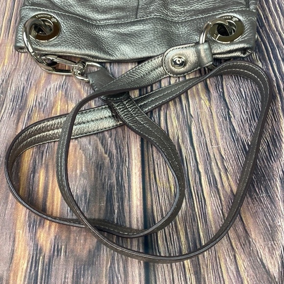 B Makowsky Silver Metallic Bag - Picture 12 of 14